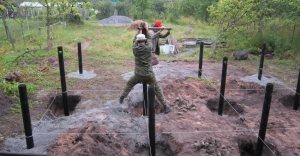 Закручивание винтовых опор осуществляется по разметке
