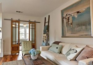 Раздвижные деревянные двери в гостиной Раздвижные деревянные двери в гостиной