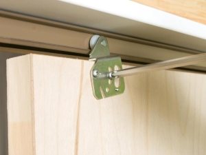 Шаг 7: регулировка положения кареток с роликами Шаг 7: регулировка положения кареток с роликами