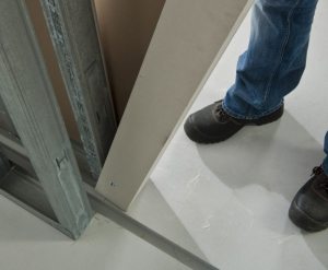 Шаг 1: обустройство каркаса для двойной стеновой перегородки Шаг 1: обустройство каркаса для двойной стеновой перегородки