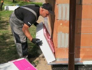 Пенополистирол - удобен в монтаже и имеет небольшой вес Пенополистирол - удобен в монтаже и имеет небольшой вес