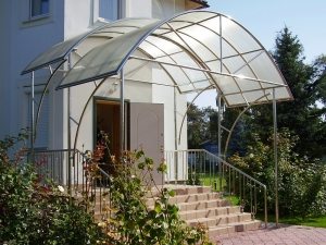 Каскадный козырёк из поликарбоната Каскадный козырёк из поликарбоната