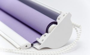 В кассетном типе штор вал с полотном находятся внутри специального короба В кассетном типе штор вал с полотном находятся внутри специального короба