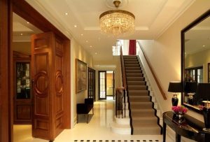 Массивная дверь-книжка выполнена из натуральной древесины Массивная дверь-книжка выполнена из натуральной древесины