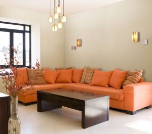 Использование стекловолоконных обоев в оформлении гостиной Использование стекловолоконных обоев в оформлении гостиной