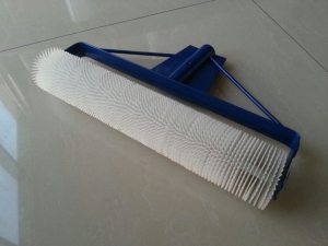 Игольчатый валик для равномерного распределения раствора самовыравнивающейся смеси и удаления пузырьков воздуха Игольчатый валик для равномерного распределения раствора самовыравнивающейся смеси и удаления пузырьков воздуха