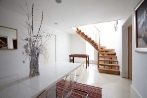 Маршевая Г-образная лестница с забежными ступенями Маршевая Г-образная лестница с забежными ступенями