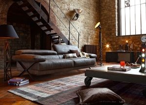 Металлическая лестница на тетивах из необработанного металла Металлическая лестница на тетивах из необработанного металла