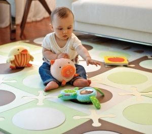 Полимер, из которого изготовлен коврик, обладает теплоизоляционными качествами Полимер, из которого изготовлен коврик, обладает теплоизоляционными качествами