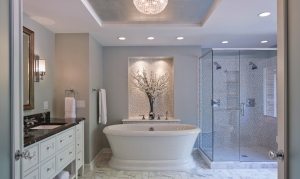 Двухуровневый подвесной потолок в ванной комнате со встроенными точечными светильниками Двухуровневый подвесной потолок в ванной комнате со встроенными точечными светильниками