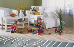 Теплые водяные полы лучше обустраивать в помещениях, где проживают постоянно, а не пользуются время от времени Теплые водяные полы лучше обустраивать в помещениях, где проживают постоянно, а не пользуются время от времени