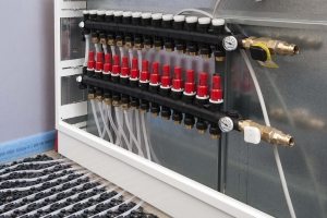 Коллекторный шкаф с подключенной системой теплого пола Коллекторный шкаф с подключенной системой теплого пола