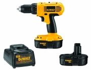 В шуруповертах Dewalt используется бескорпусный двигатель, что уменьшает общий вес инструмента В шуруповертах Dewalt используется бескорпусный двигатель, что уменьшает общий вес инструмента