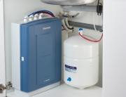 Фильтр с обратным осмосом накапливает очищенную воду в специальной емкости Фильтр с обратным осмосом накапливает очищенную воду в специальной емкости