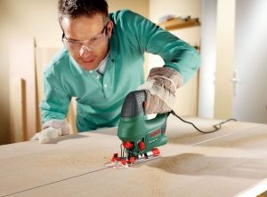 Сетевые электролобзики обладают высокой мощностью, однако они менее мобильны, чем аккумуляторные модели Сетевые электролобзики обладают высокой мощностью, однако они менее мобильны, чем аккумуляторные модели