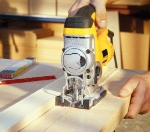 На скорость распила материала влияет показатель количества ходов в минуту На скорость распила материала влияет показатель количества ходов в минуту