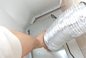 Монтаж воздуховода для кухонной вытяжки из алюминиевой гофры