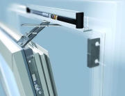 Клапан приточной вентиляции, установленный на металлопластиковое окно Клапан приточной вентиляции, установленный на металлопластиковое окно