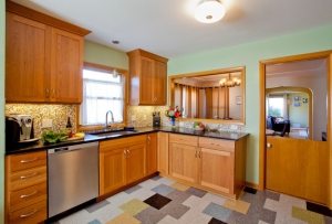 Рулонное виниловое покрытие имеет размеры 200 х 2500 см Рулонное виниловое покрытие имеет размеры 200 х 2500 см