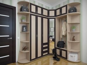 Закругленные углы конструкции улучшат ее внешний вид и помогут свободно передвигаться в прихожей Закругленные углы конструкции улучшат ее внешний вид и помогут свободно передвигаться в прихожей