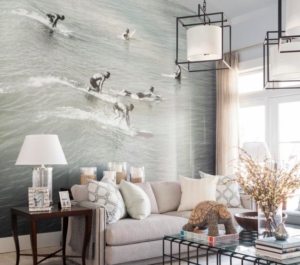Одну из стен гостиной украшают оригинальные фотообои Одну из стен гостиной украшают оригинальные фотообои