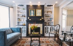 Стенки открытых ниш оклеены виниловыми обоями Стенки открытых ниш оклеены виниловыми обоями