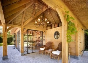 С помощью дерева можно собрать любую уникальную конструкцию веранды С помощью дерева можно собрать любую уникальную конструкцию веранды