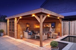 В деревянной беседке обустроено функциональное освещение В деревянной беседке обустроено функциональное освещение