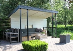 Конструкция садовой беседки из дерева и металла Конструкция садовой беседки из дерева и металла