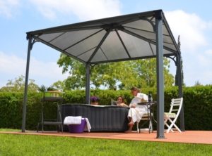 Квадратная беседка с крышей из поликарбоната Квадратная беседка с крышей из поликарбоната