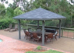 Открытая деревянная беседка с битумной кровлей Открытая деревянная беседка с битумной кровлей