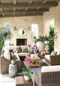 Каменная беседка с односкатной крышей из дерева Каменная беседка с односкатной крышей из дерева