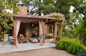 Дерево и кирпич отлично сочетаются друг с другом Дерево и кирпич отлично сочетаются друг с другом