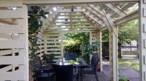 Беседка для дачи из шлифованных поддонов Беседка для дачи из шлифованных поддонов