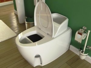 Удобный биотуалет выполнен из белого пластика Удобный биотуалет выполнен из белого пластика