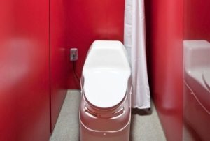 Нижняя емкость электрического биотуалета состоит из двух камер для разделения отходов Нижняя емкость электрического биотуалета состоит из двух камер для разделения отходов