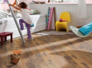 Ламинат с фаской "Eiche Altholz" из коллекции TRITTY от Haro, размер доски 1282х135х10 мм Ламинат с фаской "Eiche Altholz" из коллекции TRITTY от Haro, размер доски 1282х135х10 мм