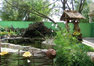 Милый и уютный дворик в деревенском стиле Милый и уютный дворик в деревенском стиле