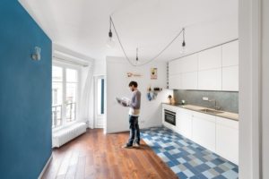 Комбинирование ламината и кафеля при отделке пола на кухне Комбинирование ламината и кафеля при отделке пола на кухне