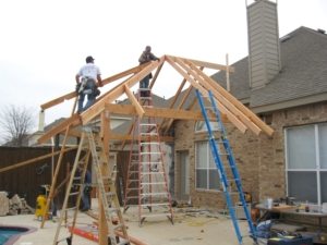 Строительство навеса, примыкающего к стене дома Строительство навеса, примыкающего к стене дома