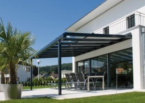 Современный навес с покрытием из поликарбоната Современный навес с покрытием из поликарбоната