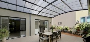 Навес арочной формы с покрытием из поликарбоната Навес арочной формы с покрытием из поликарбоната