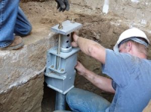 Монтаж кронштейна связывающего, сооружение со сваей Монтаж кронштейна, связывающего сооружение со сваей