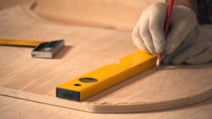 Фанера широко используется в строительных, ремонтных и отделочных работах Фанера широко используется в строительных, ремонтных и отделочных работах