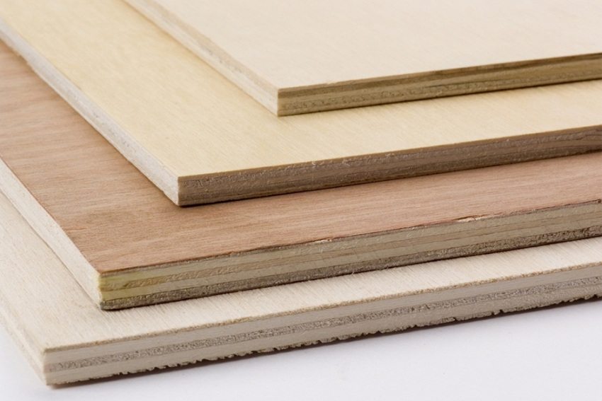 Лист фанеры состоит из 3-5 слоев древесного шпона