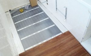 Пленочный инфракрасный пол монтируется под чистовую отделку Пленочный инфракрасный пол монтируется под чистовую отделку