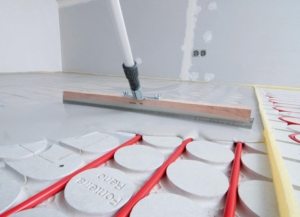 Водяной теплый пол - распространенный способ отопления частного загородного дома Водяной теплый пол - распространенный способ отопления частного загородного дома