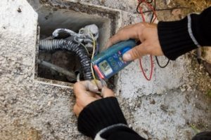 Внимательно изучите инструкции по монтажу заземления перед работой Внимательно изучите инструкции по монтажу заземления перед работой