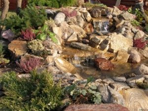 Живописная композиция, в создании которой использовано сочетание различных пород камней Живописная композиция, в создании которой использовано сочетание различных пород камней