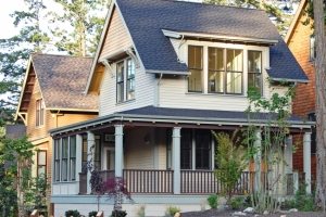 Небольшой дом площадью 50 кв.м с террасой и мансардой Небольшой дом площадью 50 кв.м с террасой и мансардой